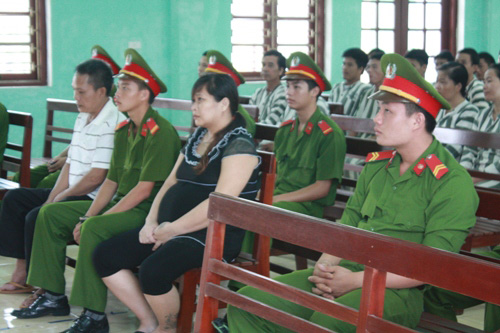 Trừng phạt nghiêm khắc cặp tình nhân đánh chết con đẻ 